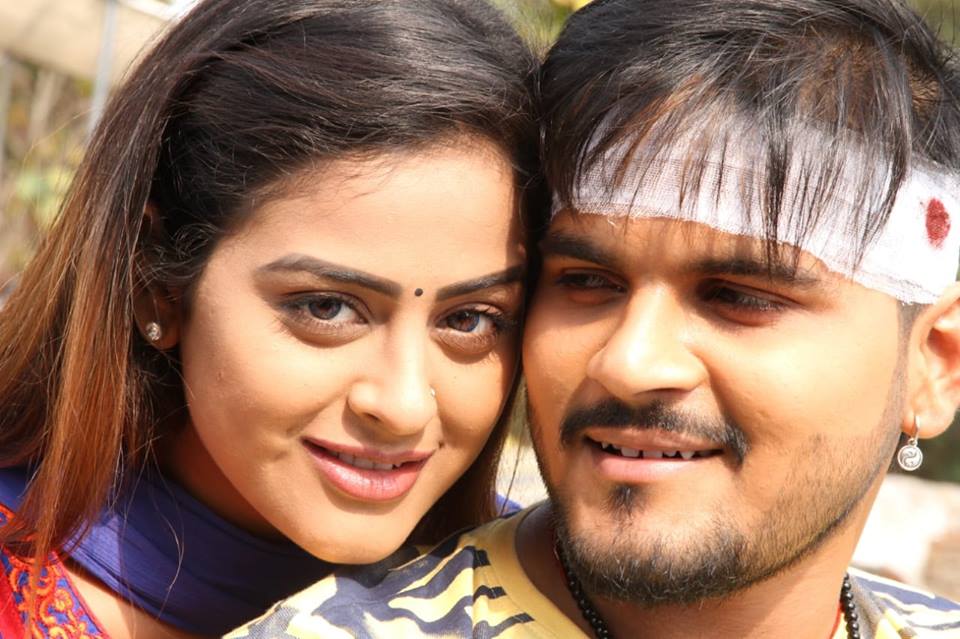Arvind Akela Pic With Bhojpuri Actress - Fun - HD Wallpaper 