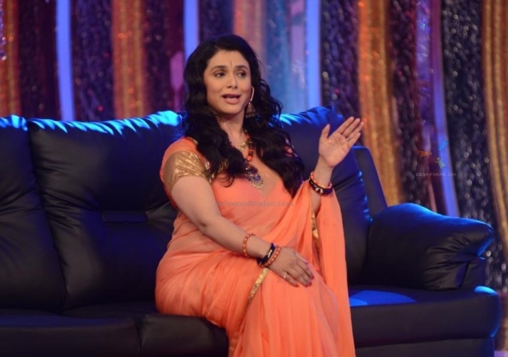 Supriya Pilgaonkar Pics - Supriya Pilgaonkar In Saree - HD Wallpaper 