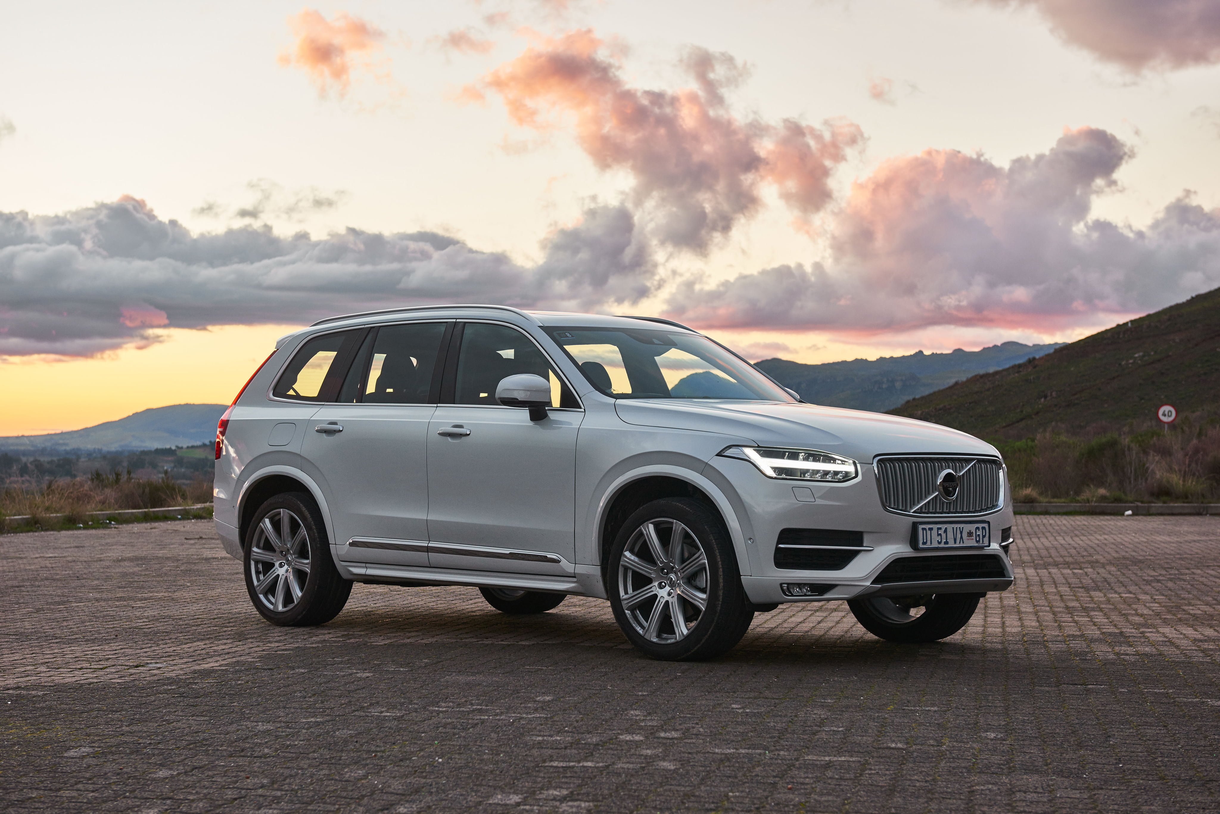 Volvo Xc90 - HD Wallpaper 