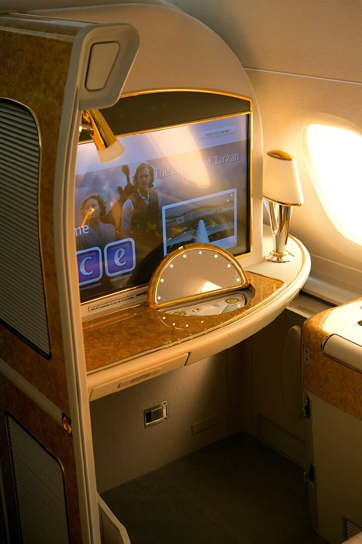 An Emirates First Class Private Suite On An Emirates - Emirates A380 First Class - HD Wallpaper 
