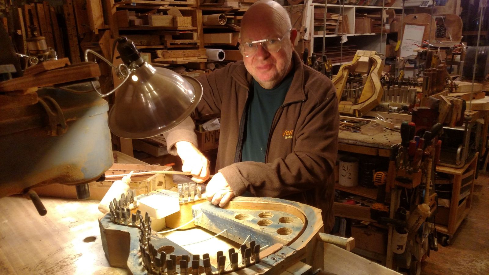 Eddie Van Halen In Studio - HD Wallpaper 