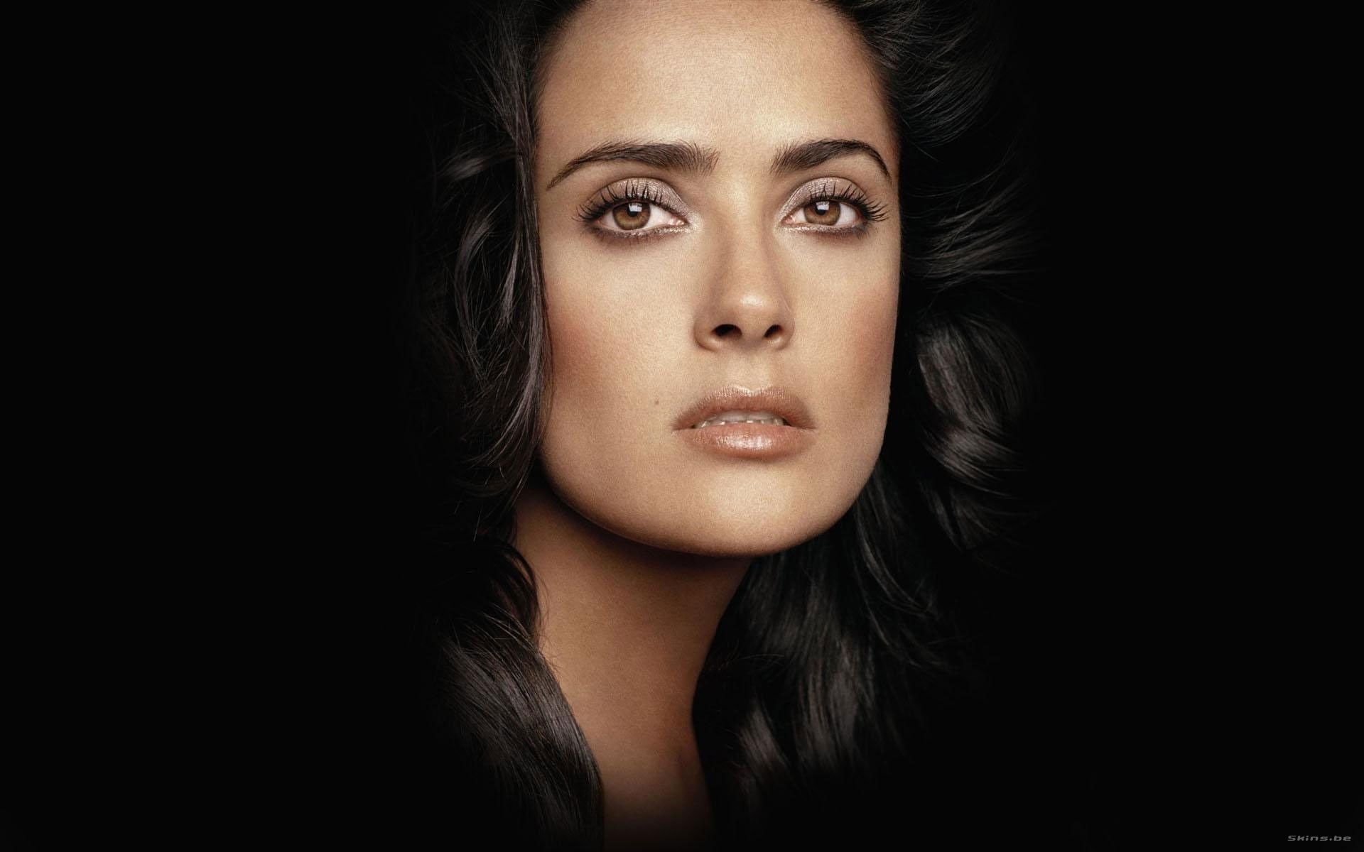 Lovely Salma Hayek Wallpaper - Natural Makeup Salma Hayek - HD Wallpaper 