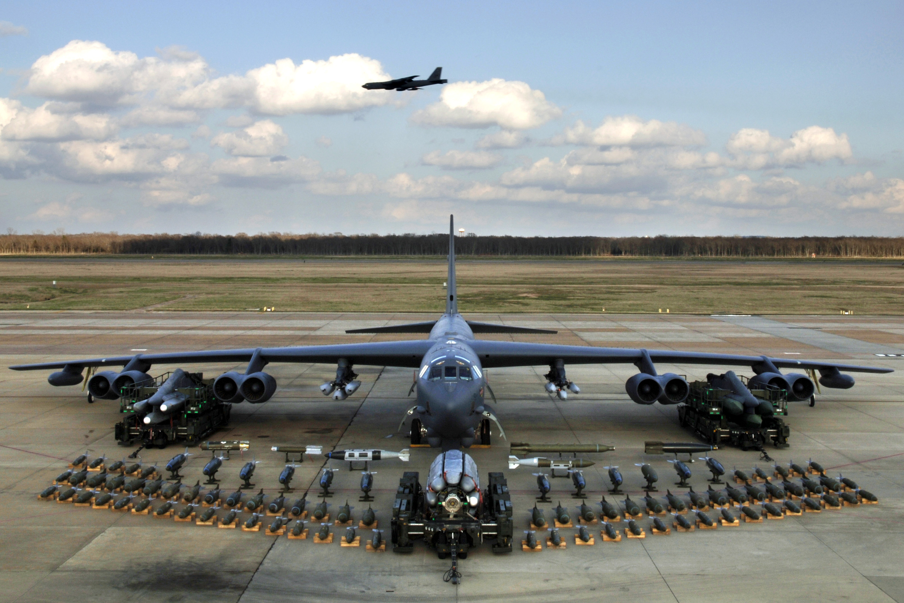 B 52 Stratofortress - HD Wallpaper 