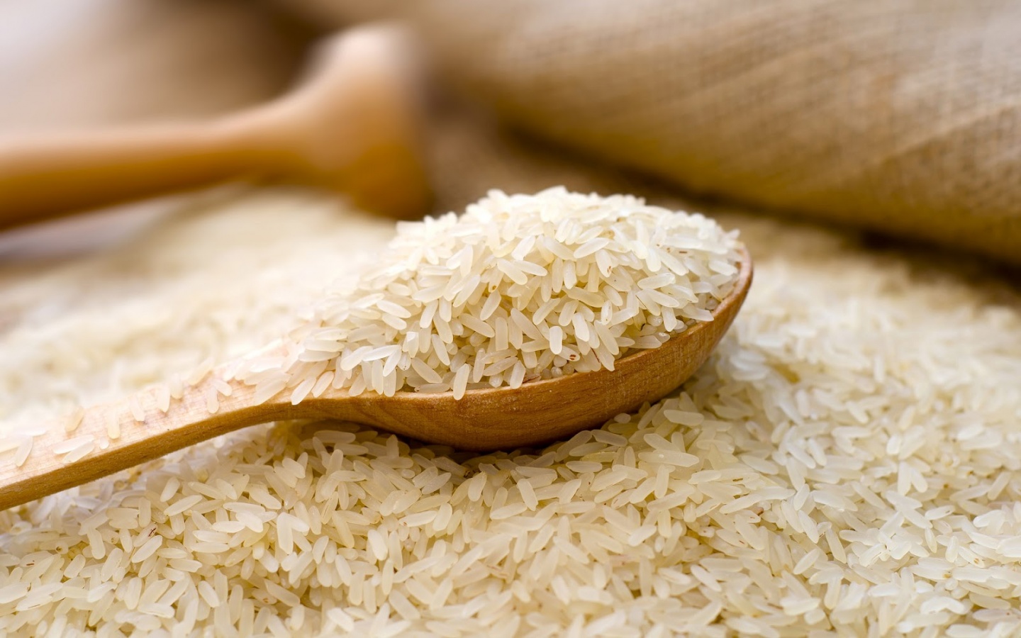 Rice In A Wooden Spoon - Local Rice In Ghana - HD Wallpaper 