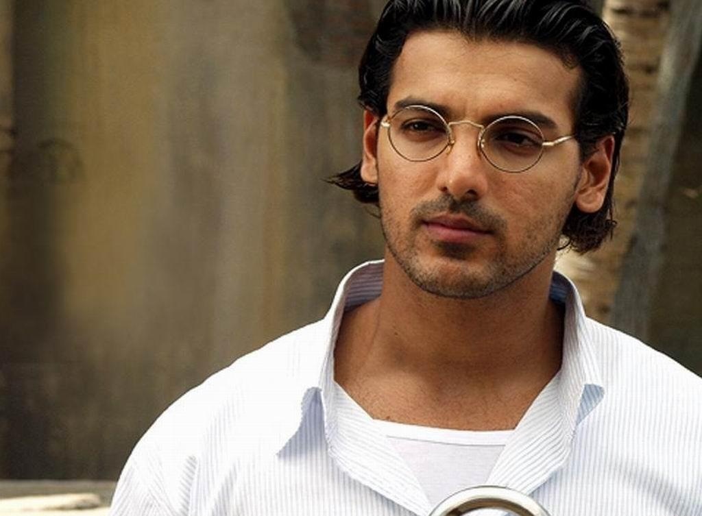 John Abraham Amazing Simple Look Wallpapers And Backgrounds - John Abraham In Dhoom - HD Wallpaper 