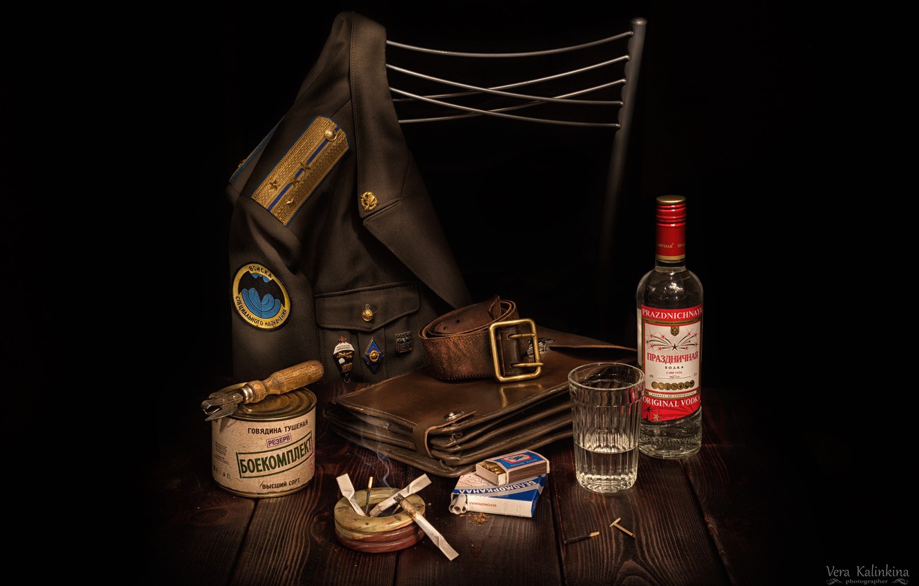 Photo Wallpaper Glass, Strap, Vodka, Tablet, Cigarette, - Vodka And Cigarette - HD Wallpaper 