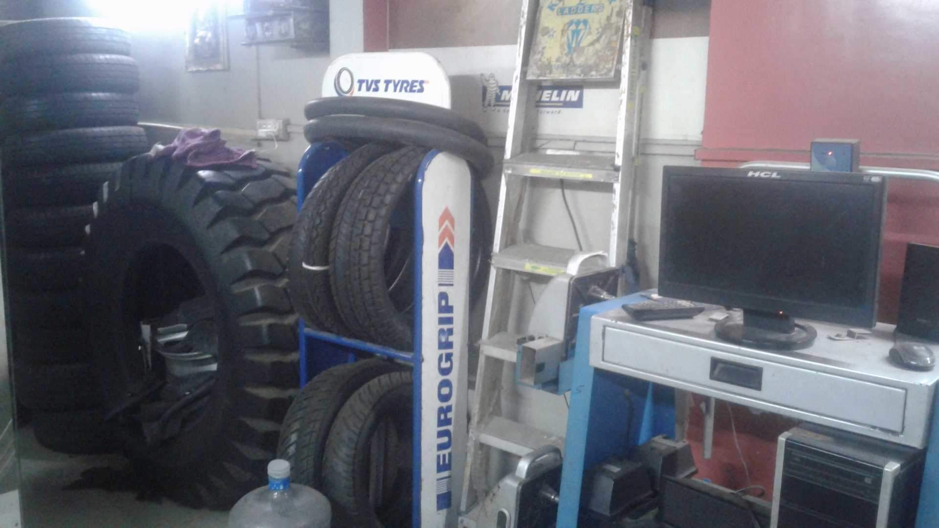 Commercial Vehicle - HD Wallpaper 