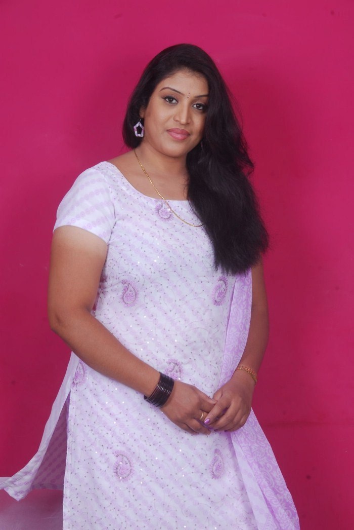 Uma Telugu Character Artist Photo Shoot - Tamil Movie Side Actresses - HD Wallpaper 