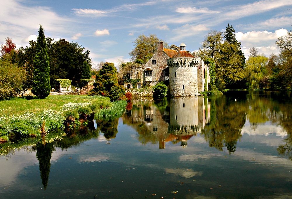 Scotney Castle, Near Lamberhurst In Kent - Scotney Castle - HD Wallpaper 