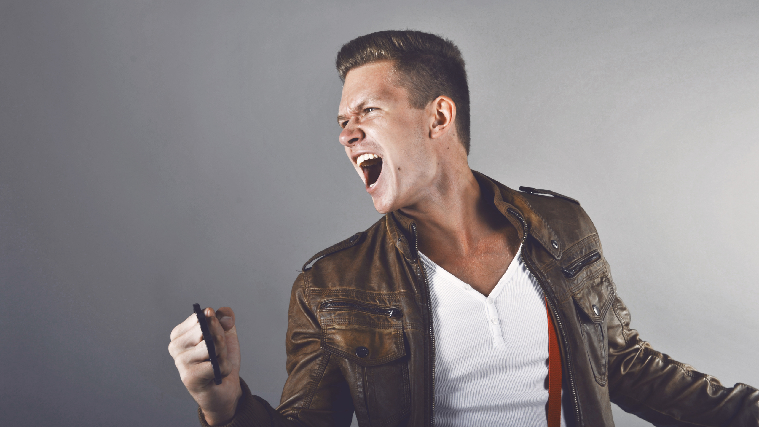 White Teeth, Brass Knuckles, Leather Jacket, Guy, Cry - Brass Knuckles Leather Jacket - HD Wallpaper 