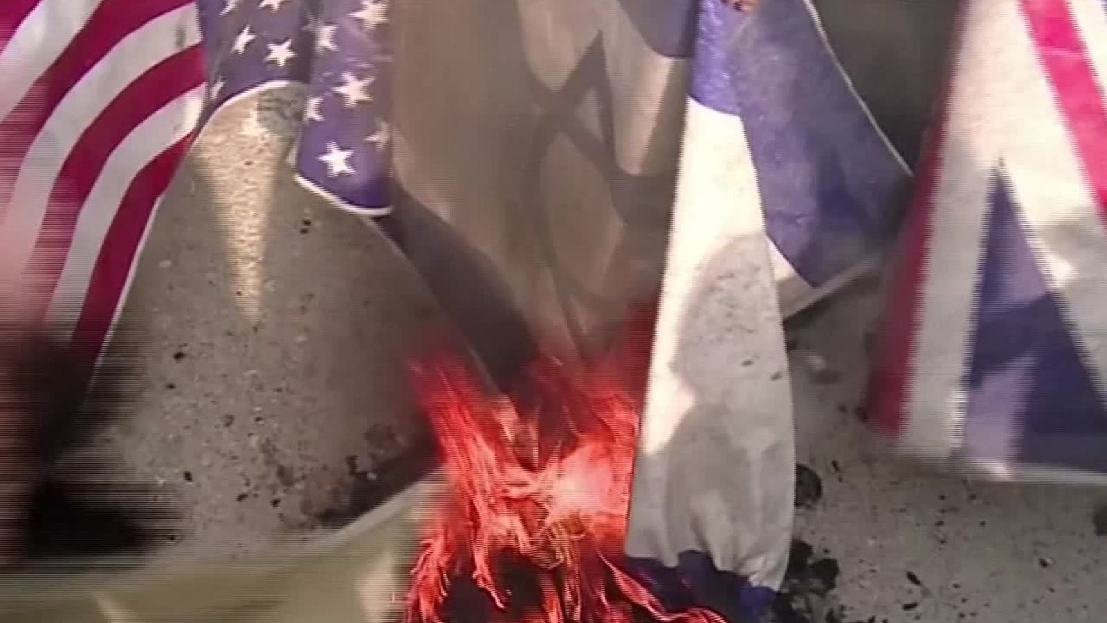 Uk, Us, Israeli Flags Burn After Airstrikes - Did Iran Burn The Uk Flag - HD Wallpaper 