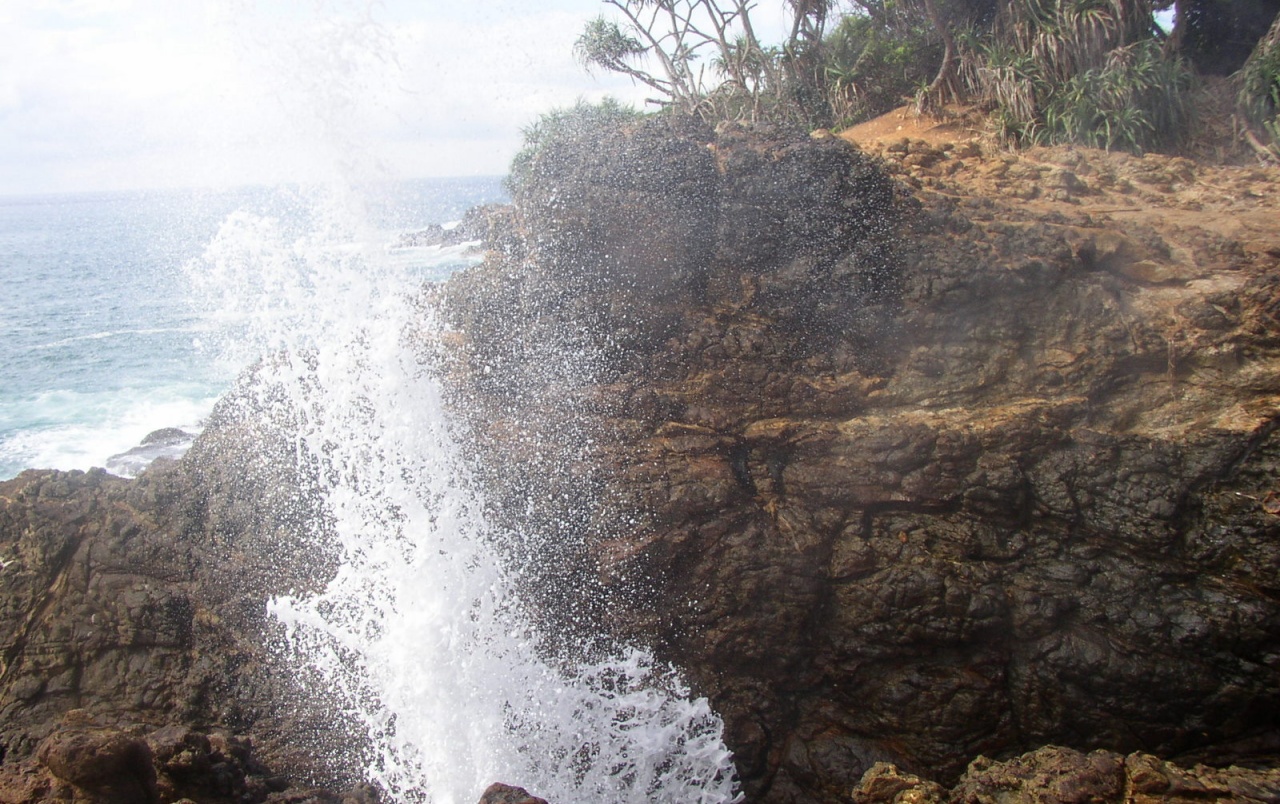 Sri Lanka Wallpapers - Waterfall - HD Wallpaper 