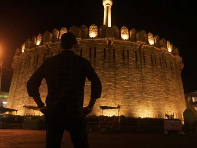 Mahesh Babu At Kurnool Kondareddy Buruju Scene For - Kondareddy Buruju Mahesh Babu - HD Wallpaper 