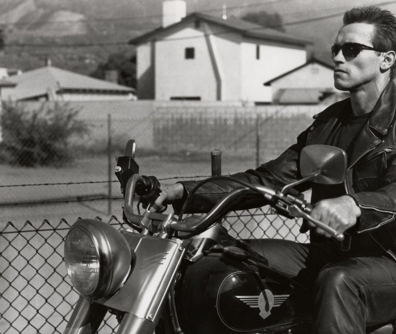 Arnold Schwarzenegger T2 Motorcycle - HD Wallpaper 