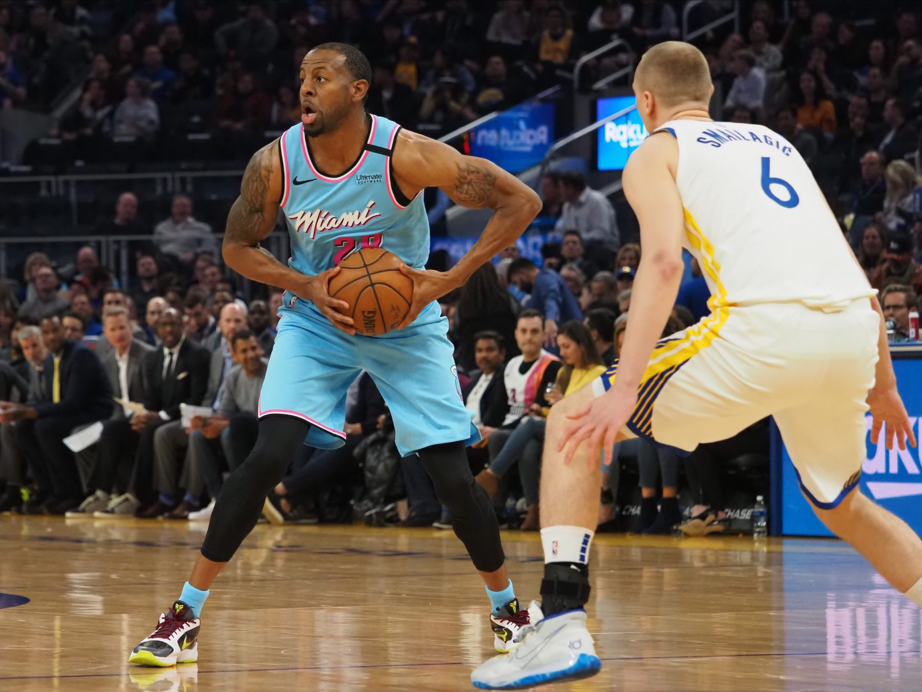 Andre Iguodala Miami Heat - Dribble Basketball - HD Wallpaper 