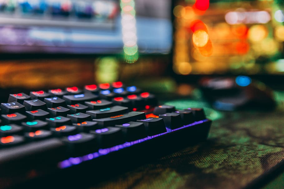 Battlestation, Computer, Bokeh, Colors, Logitech, Mouse, - Computer Keyboard - HD Wallpaper 