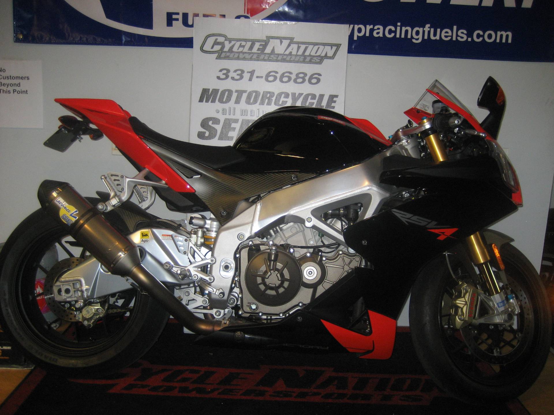 Aprilia Rsv4 Factory 2010 - HD Wallpaper 