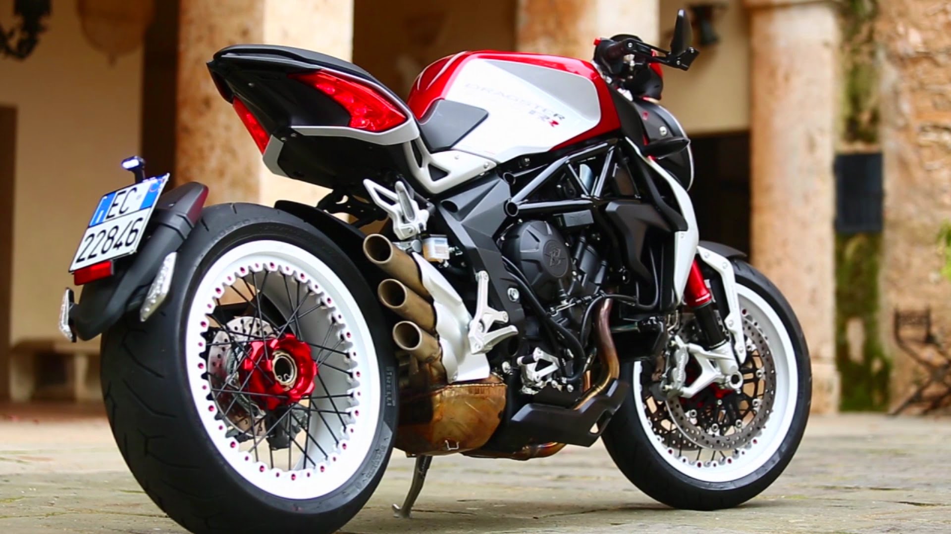 Hq Mv Agusta Brutale Wallpapers - Mv Agusta Dragster 800 R - HD Wallpaper 