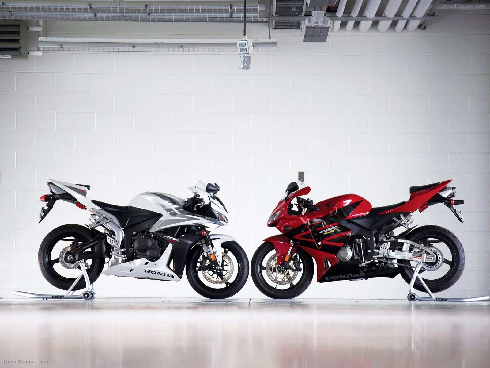 Honda Cbr 600 Rr - Honda Cbr 600 Rr Vs Honda Cbr 600 F - HD Wallpaper 