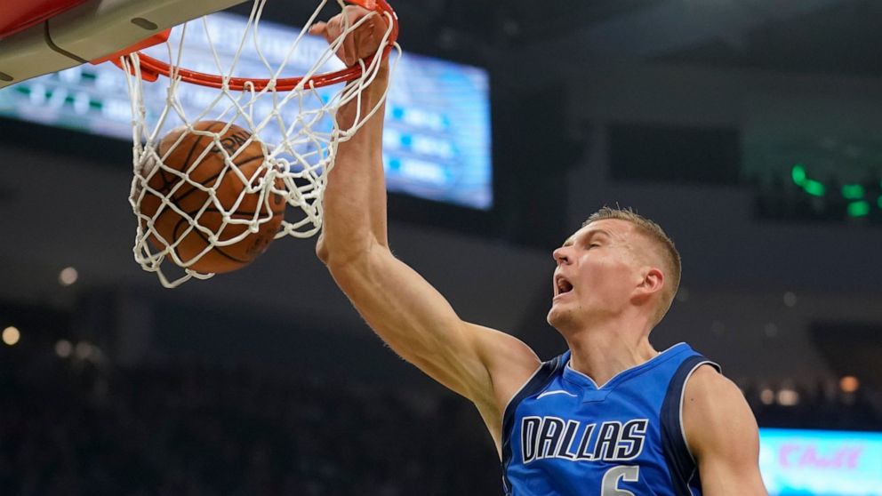 Kristaps Porzingis Vs Milwaukee Bucks 2019 - HD Wallpaper 