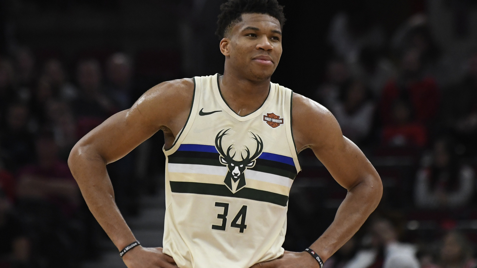 Giannis Antetokounmpo Desktop Background - Giannis Antetokounmpo - HD Wallpaper 