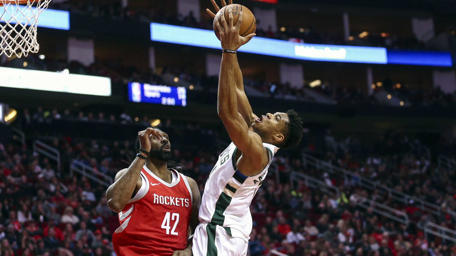 Giannis Antetokounmpo Desktop Background - Giannis Antetokounmpo Rebounds - HD Wallpaper 