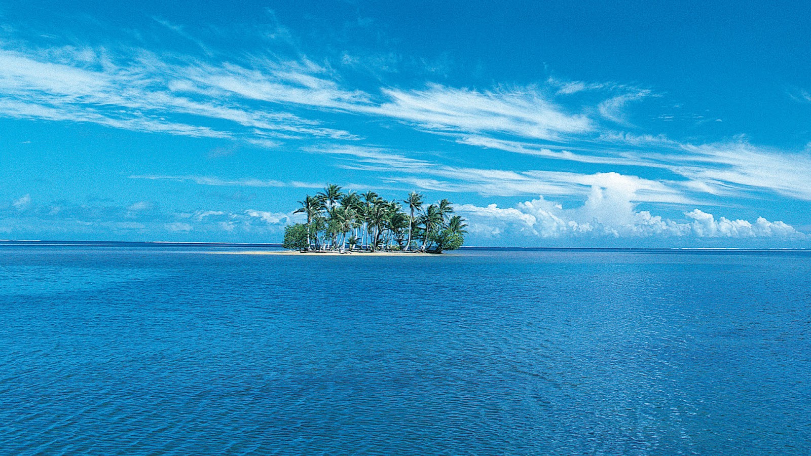 Small Island In The Middle Of The Deep Blue Sea - Descriptive Paragraph On The Ocean - HD Wallpaper 