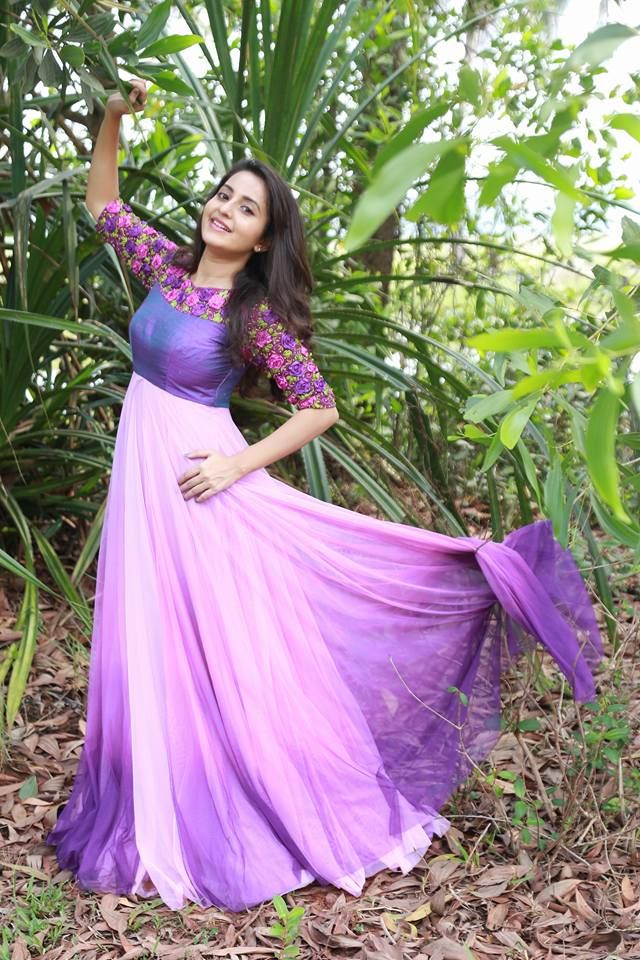 Bhama Latest Malayalam Actress Bhama - HD Wallpaper 