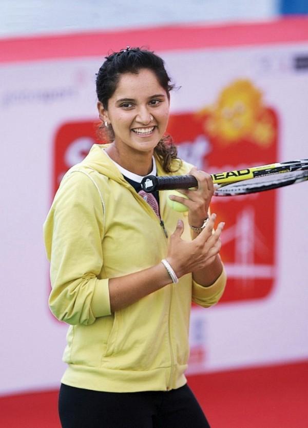 Cute Smile Sania Mirza - HD Wallpaper 