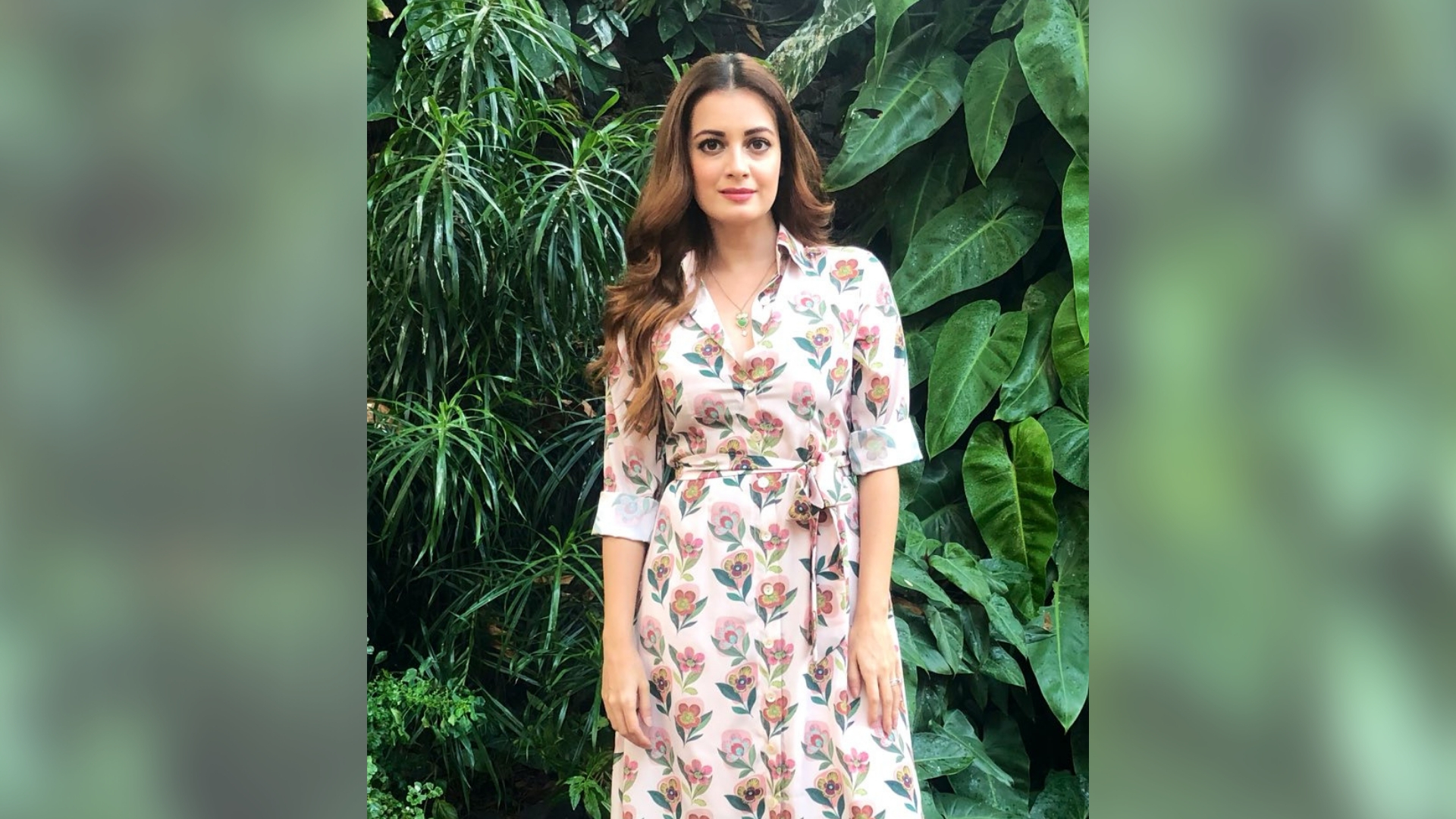 Simple Diya Mirza - HD Wallpaper 