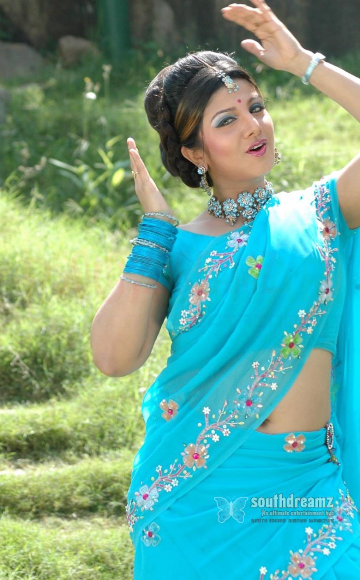 Hot Rambha Pics - Actress Rambha Hot In Saree - HD Wallpaper 