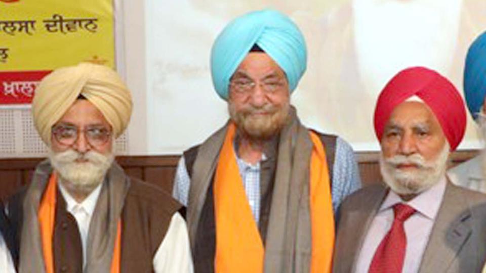 Former Sad Mp Tarlochan Singh In Amritsar On Monday - Swami Agnivesh Sukhs - HD Wallpaper 