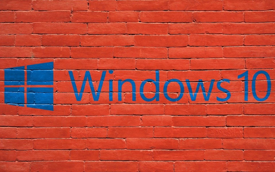 Windows 10, Laptop, Screen, Wallpaper, Wall, Red Brick - Windows 10 Red Wallpaper 2018 - HD Wallpaper 
