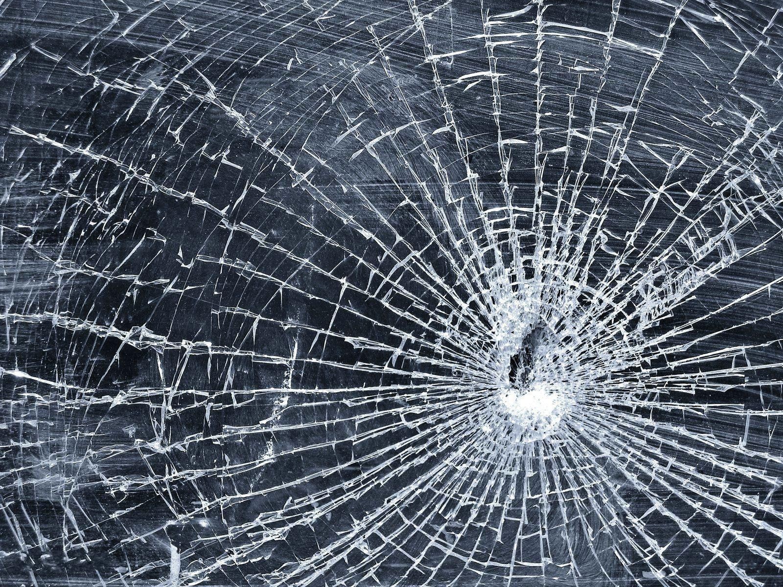 Hd Cracked Screen Wallpaper Hd Desktop Wallpapers Cool - Broken Glass In 3d - HD Wallpaper 