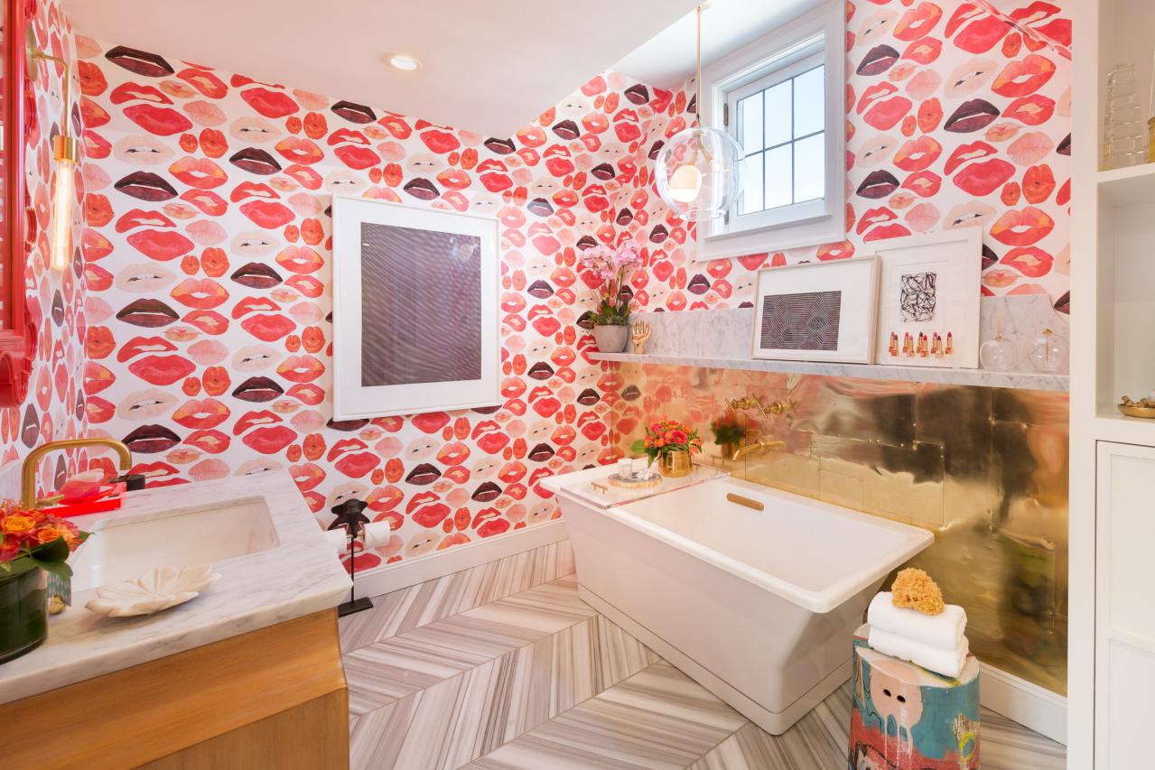 Lipstick Wallpaper Print, Brass Accents Add Girly Glam - Teen Bathroom - HD Wallpaper 