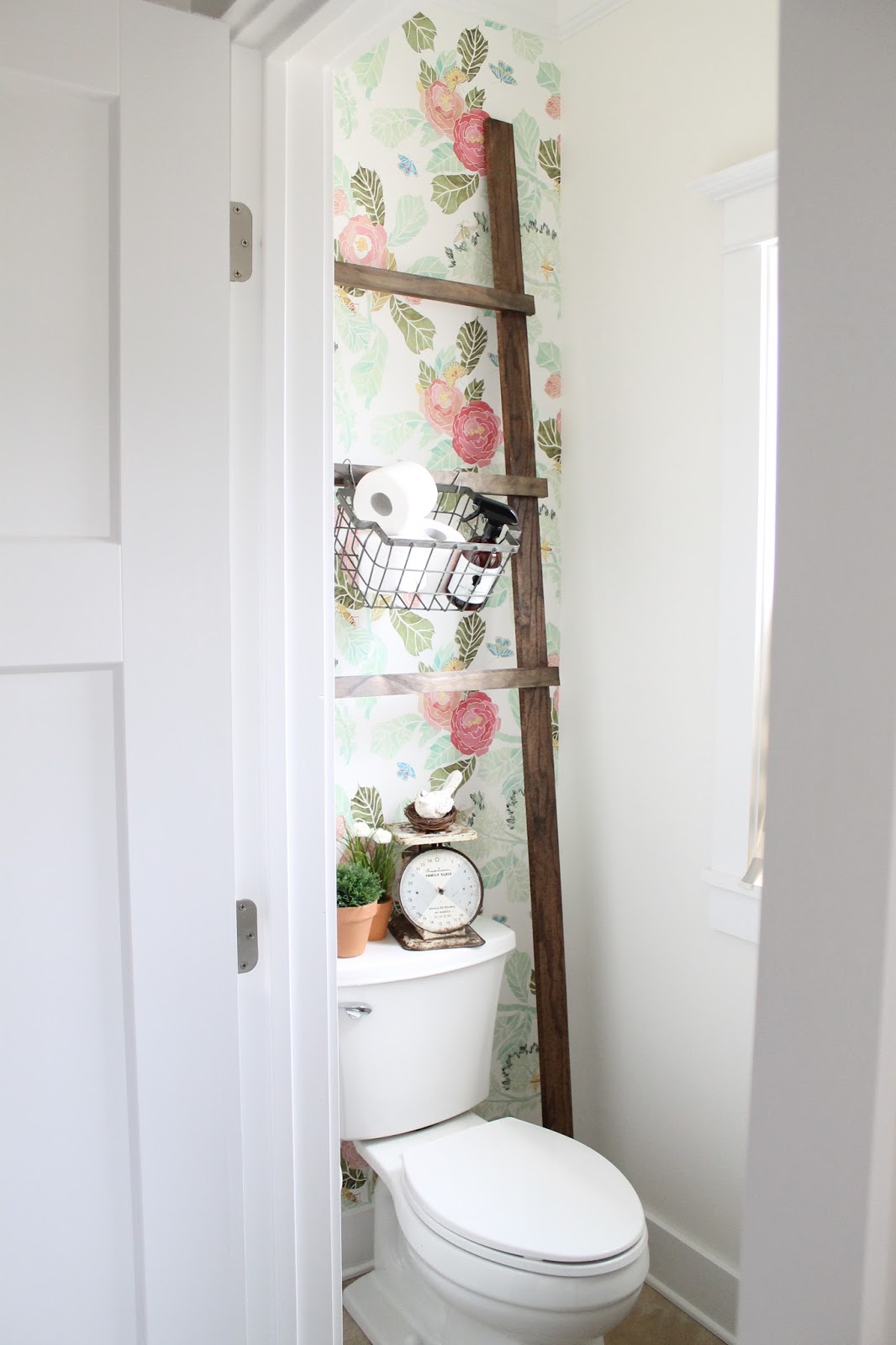 Storage Extra Small Bathroom - HD Wallpaper 