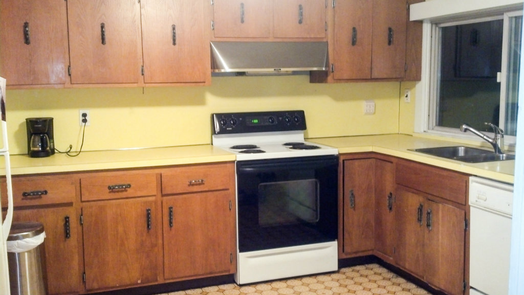 Temporary Kitchen Backsplash Using Renters Wallpaper - Handle In Middle Of Cabinet Door - HD Wallpaper 