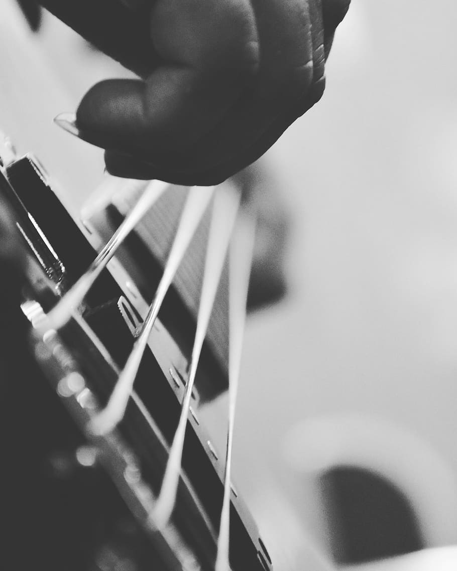 Grayscale Photo Of Person Playing String Instrument, - Gambar Keren Musik Gitar Bass - HD Wallpaper 
