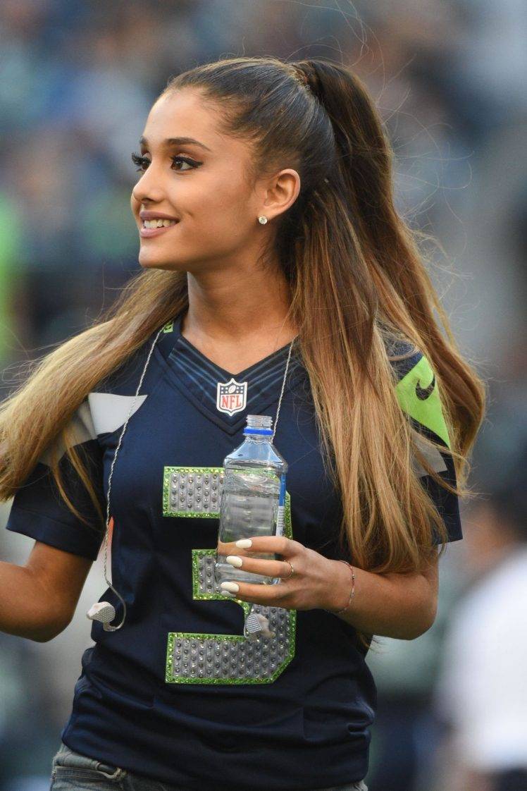 Ariana Grande Seattle Seahawks - HD Wallpaper 