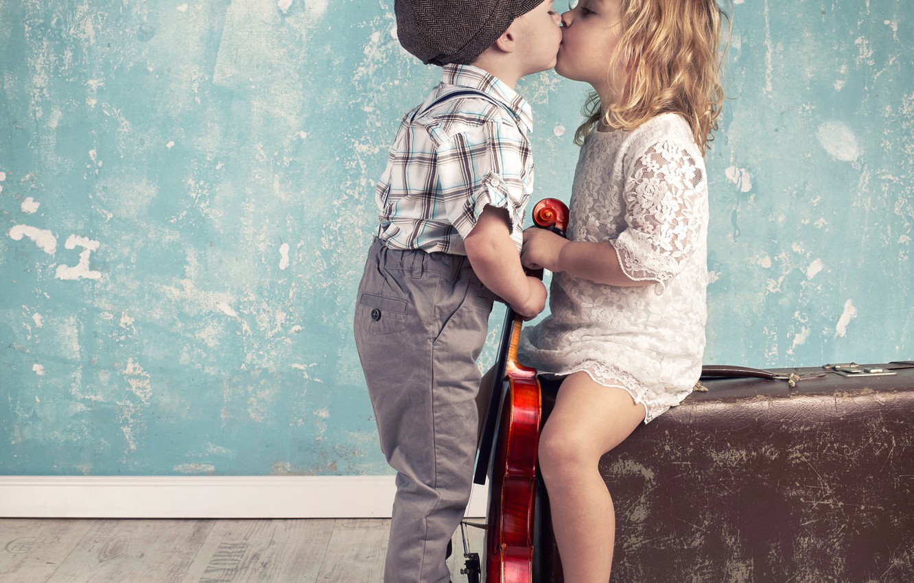 Photo Wallpaper Boy, Girl, Suitcase, Kiss, Children, - Child Kiss - HD Wallpaper 