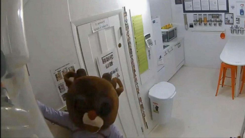 Rudolph The Red Nosed Burglar - HD Wallpaper 