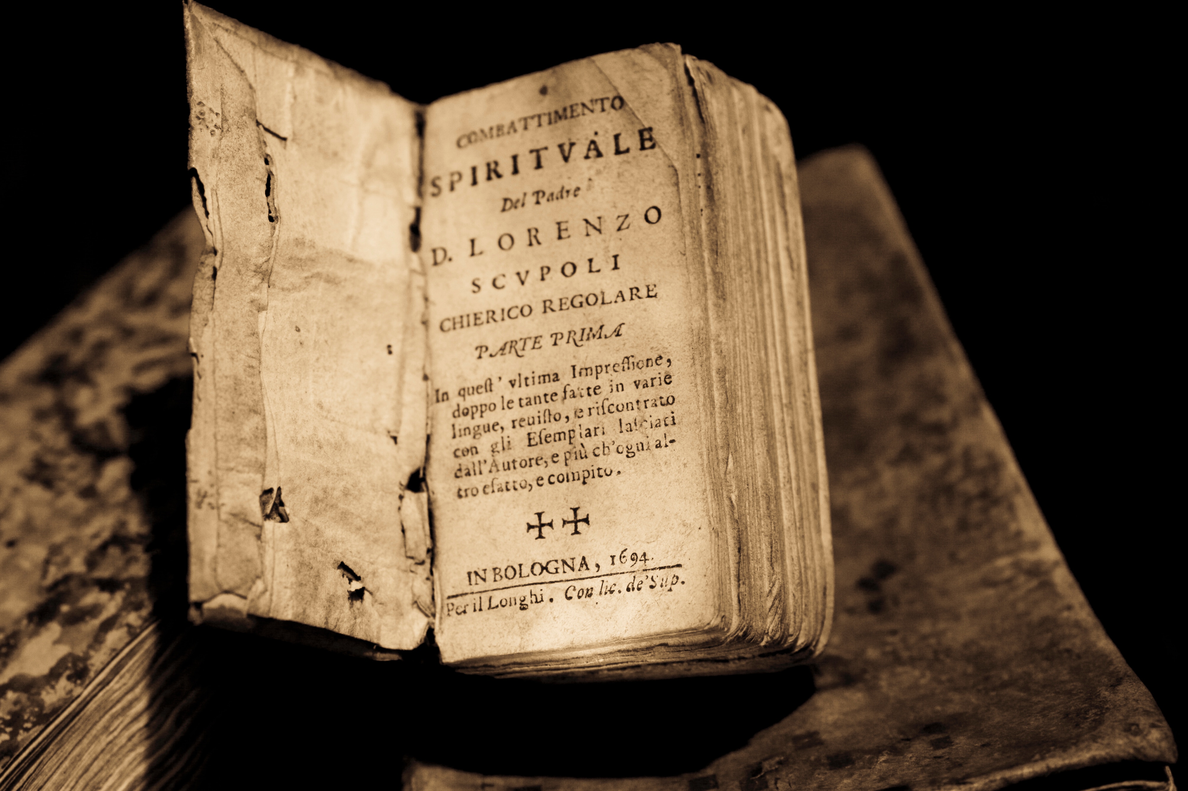Old Book - HD Wallpaper 