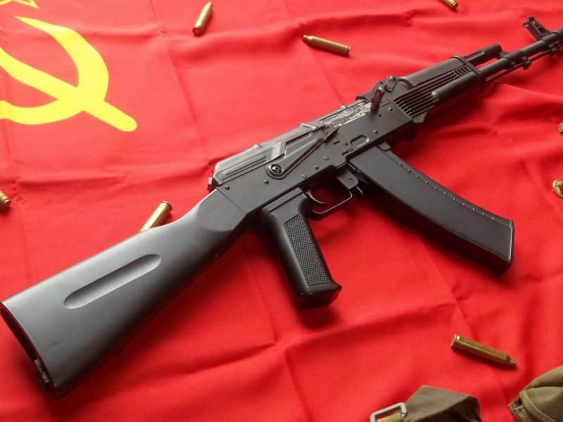 Ak47 Assault Rifle And Ussr Flag 2880×1920 - Ak47 Flag - HD Wallpaper 
