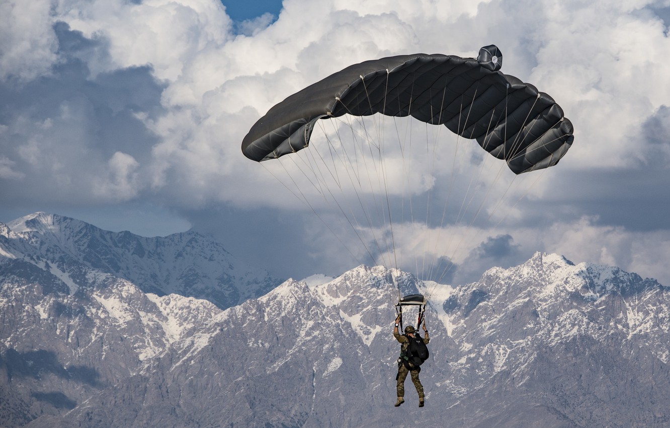 Photo Wallpaper The Sky, Mountains, Army, Soldiers, - Parachutes Soldier - HD Wallpaper 