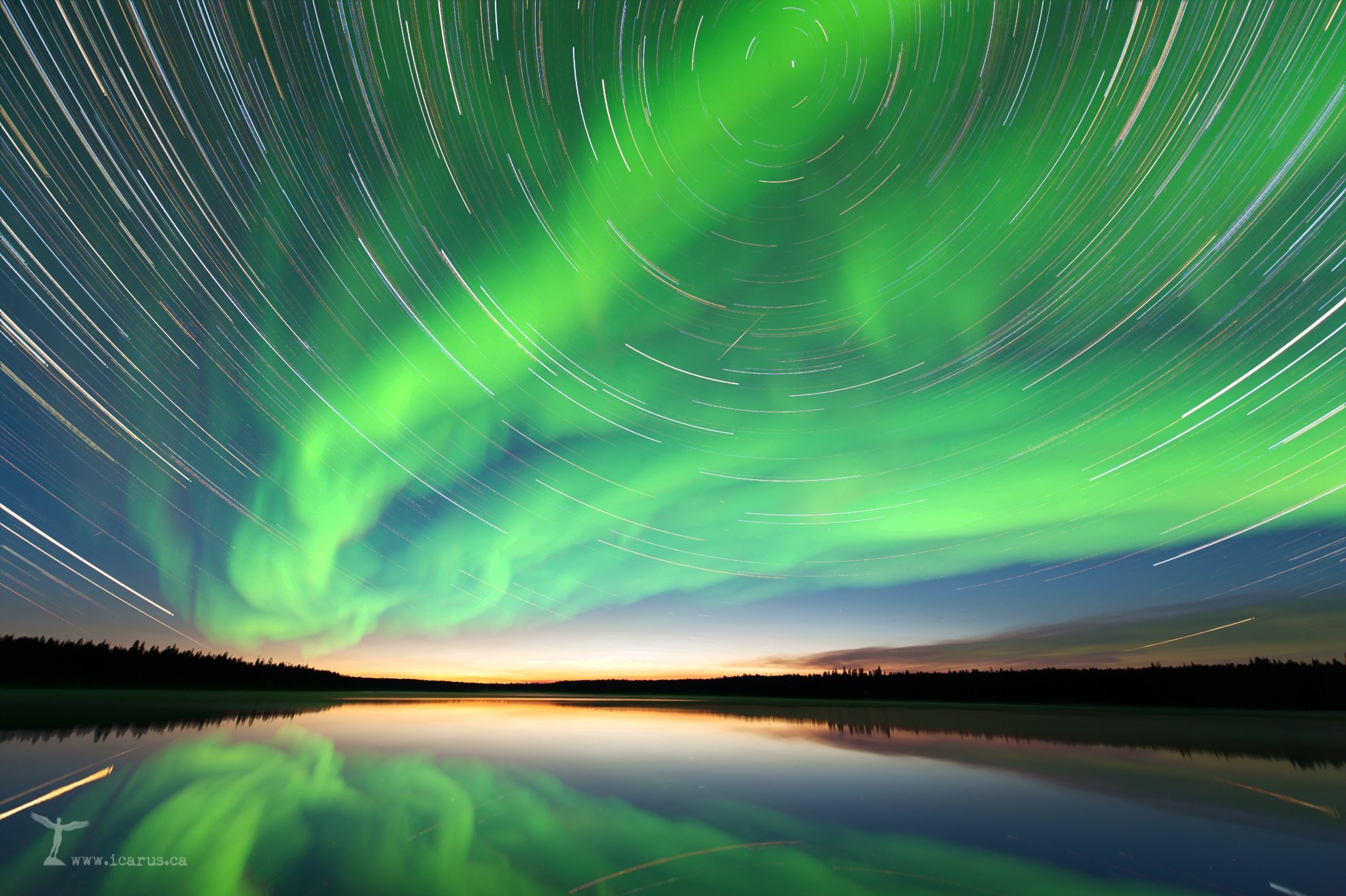 Meteor Shower And Aurora - HD Wallpaper 
