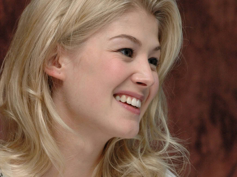 Rosamund Pike - Rosamund Pike Most Beautiful - HD Wallpaper 