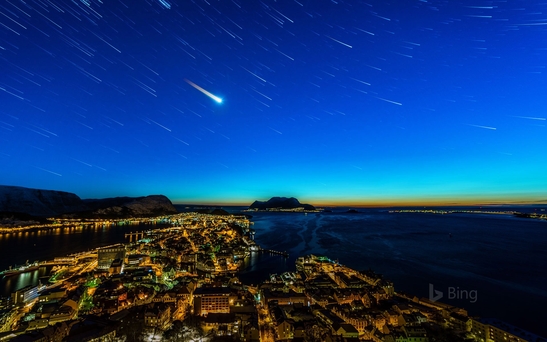 Star Trails Over Alesund - HD Wallpaper 