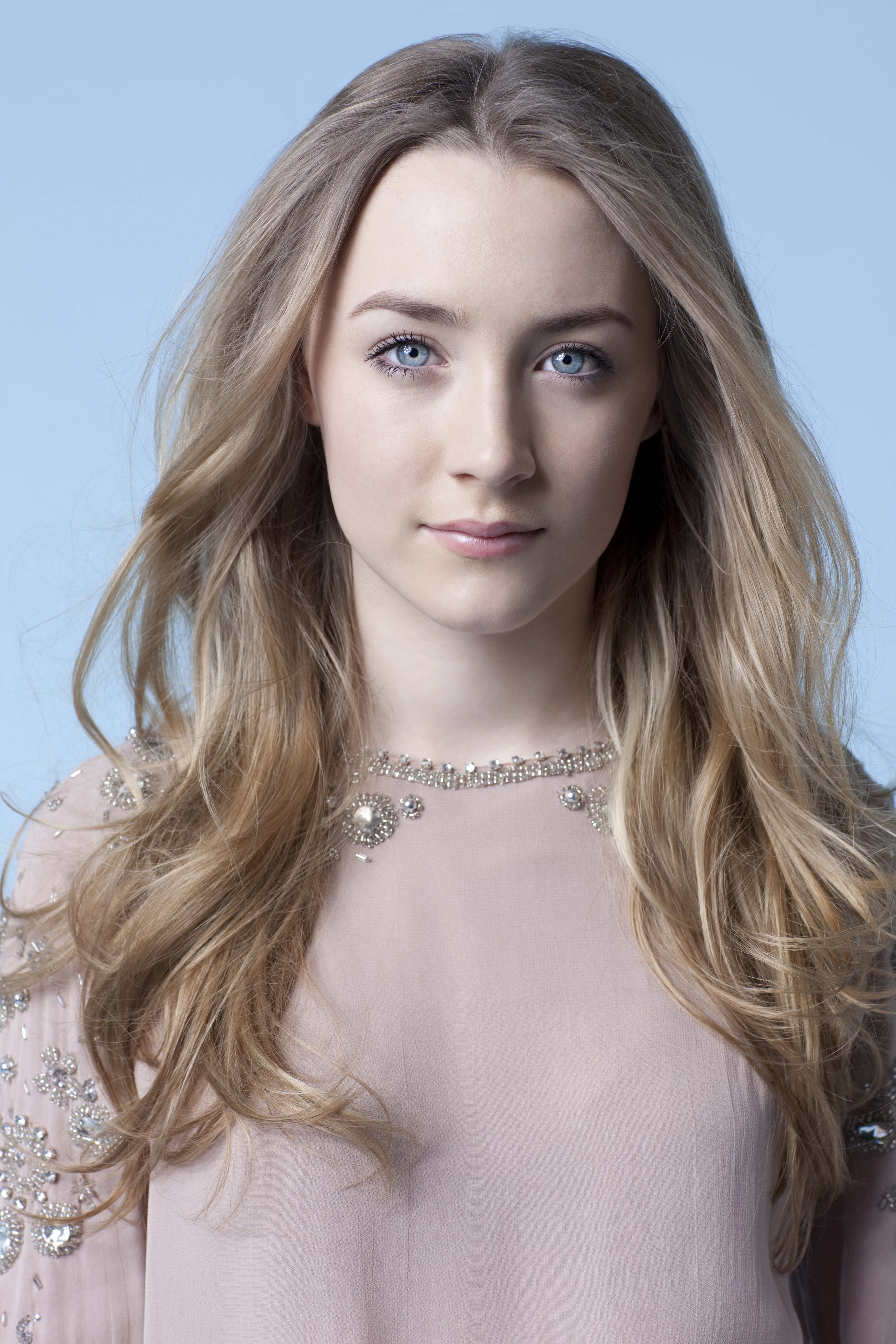 Hq Saoirse Ronan Wallpapers - Saoirse Ronan Beautiful - HD Wallpaper 