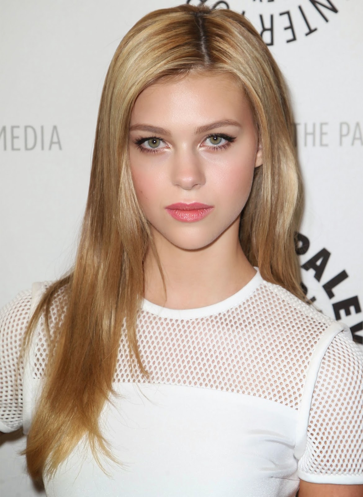 Nicola Peltz In Transformers 4 Wallpaper Hd Wallpapers - Elisabeth Moss Peggy Mad Men - HD Wallpaper 