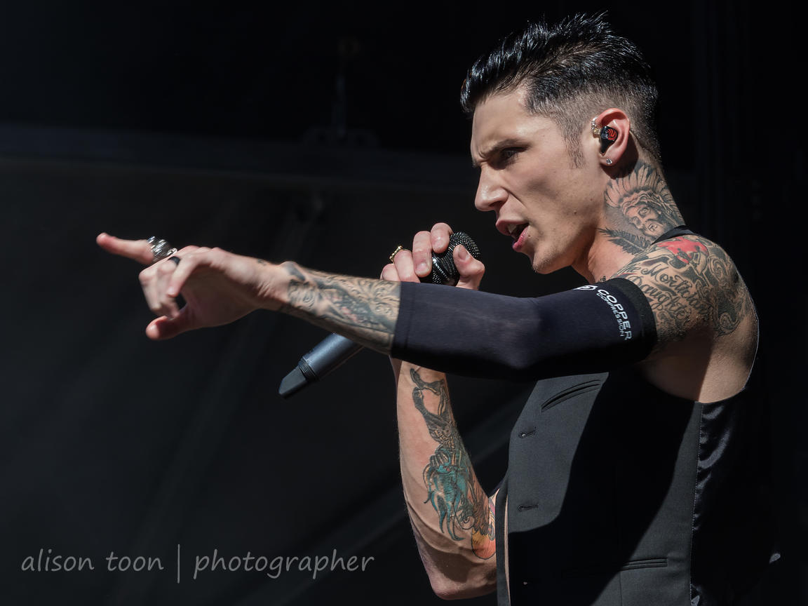 Andy Biersack, Vocals, Black Veil Brides - Performance - HD Wallpaper 